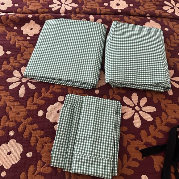 Schoolhouse Gingham Percale Sheet Set - Picture 6 of 8